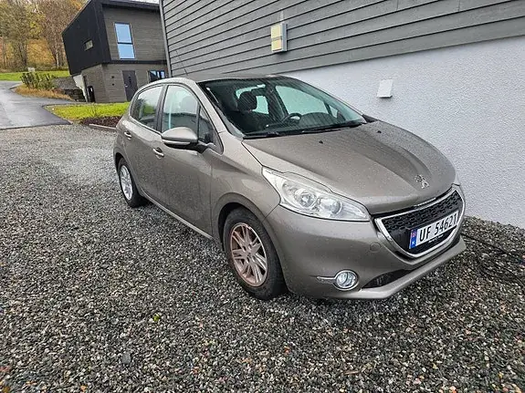 Peugeot 208 2012 photo 2