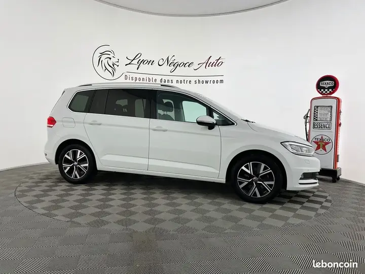 Volkswagen Touran 2022 photo 2