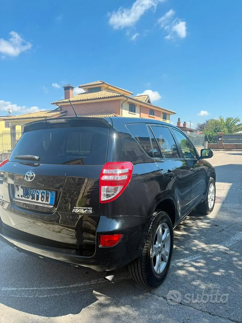 Toyota Rav4 2010 photo 2