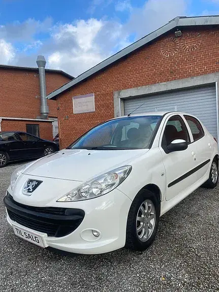 Peugeot 206 2012 photo 2