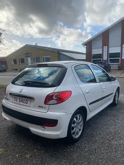Peugeot 206 2012 photo 4