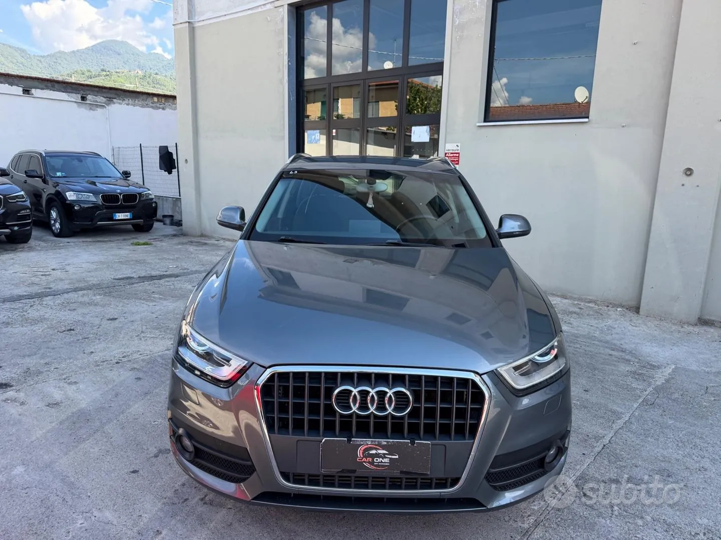 Audi Q3 2012 photo 2