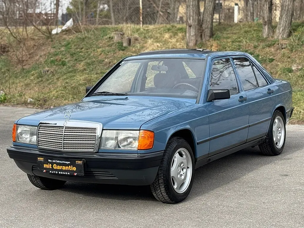 Mercedes-Benz 190 1983 photo 2