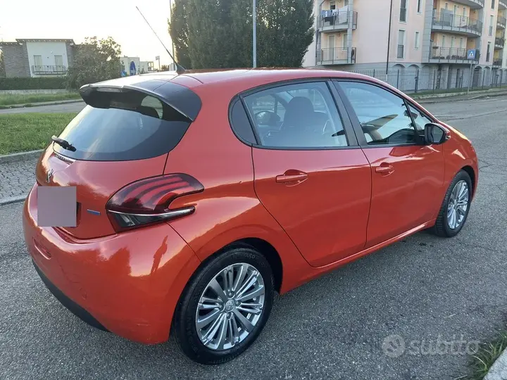 Peugeot 208 2015 photo 2