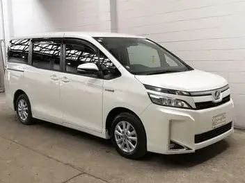 Toyota Voxy 2017 photo 2