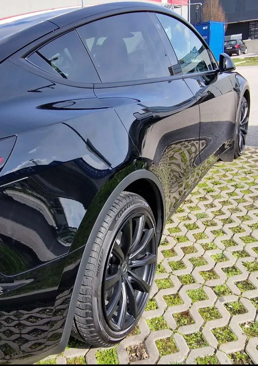 Tesla Model Y 2023 photo 3