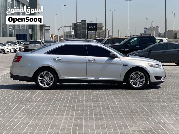 Ford Taurus 2014 photo 2