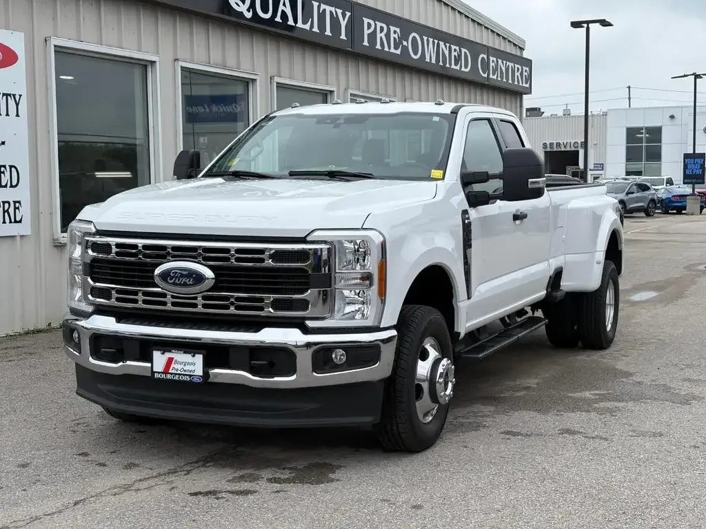 Ford F 350 2023 photo 2