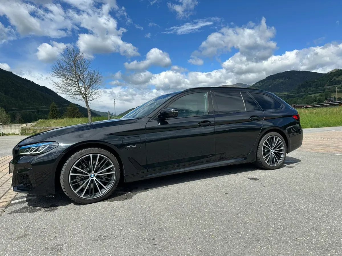 BMW 5 Series 2022 photo 2