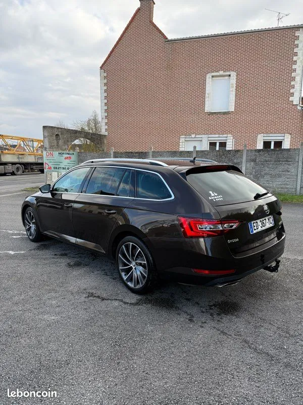 Skoda Superb 2016 photo 2