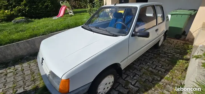 Peugeot 205