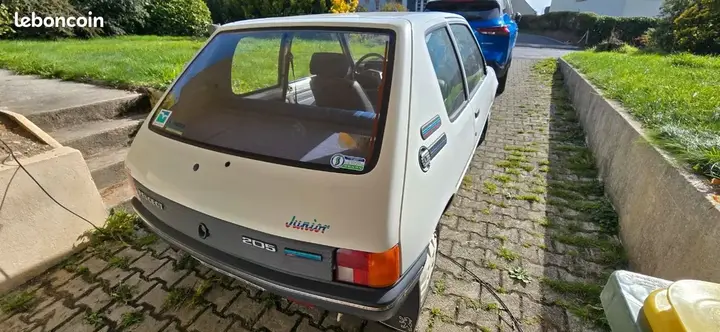 Peugeot 205 1990 photo 2