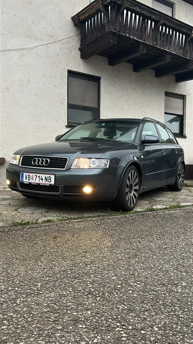 Audi A4 2002 photo 2