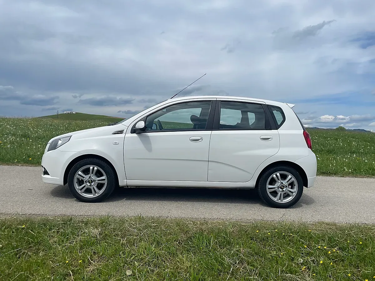 Chevrolet Aveo 2011 photo 2