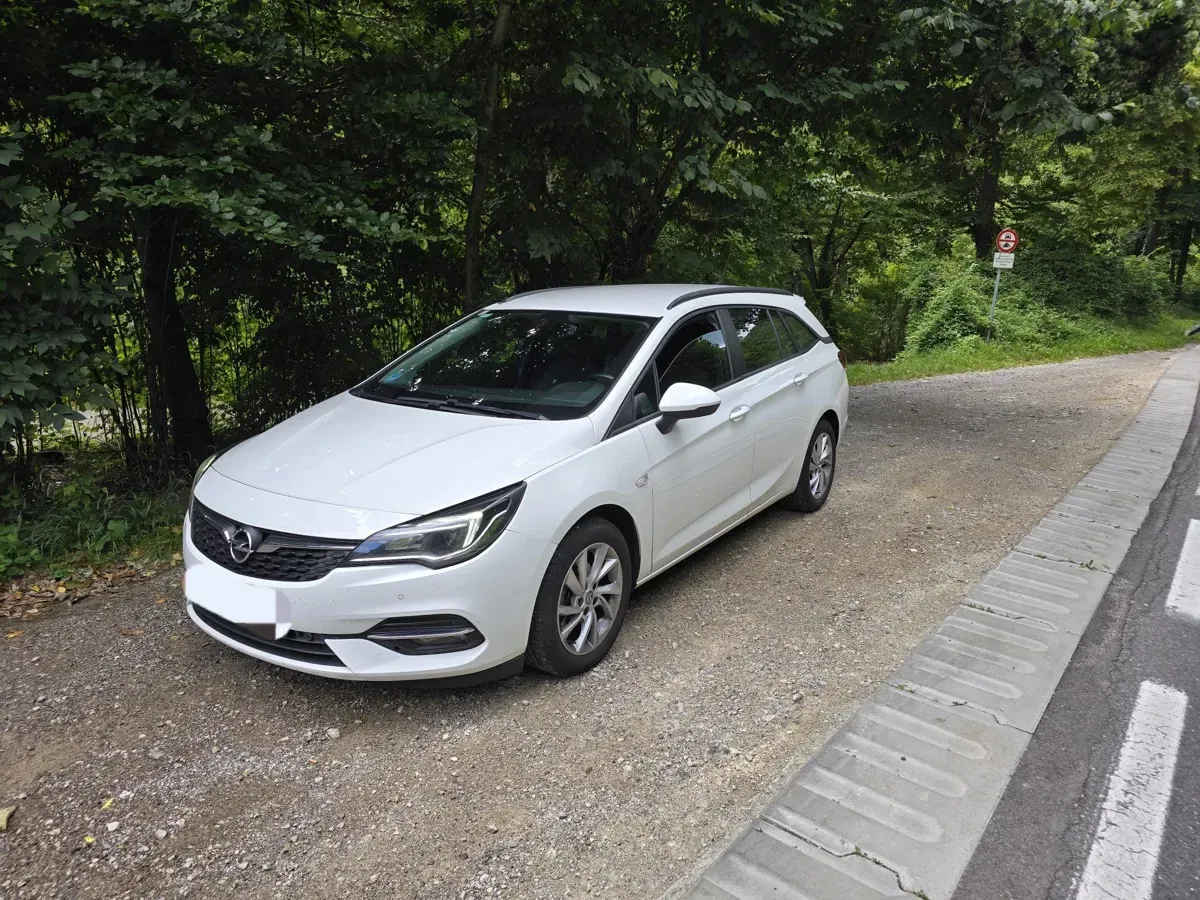 Opel Astra 2020 photo 2