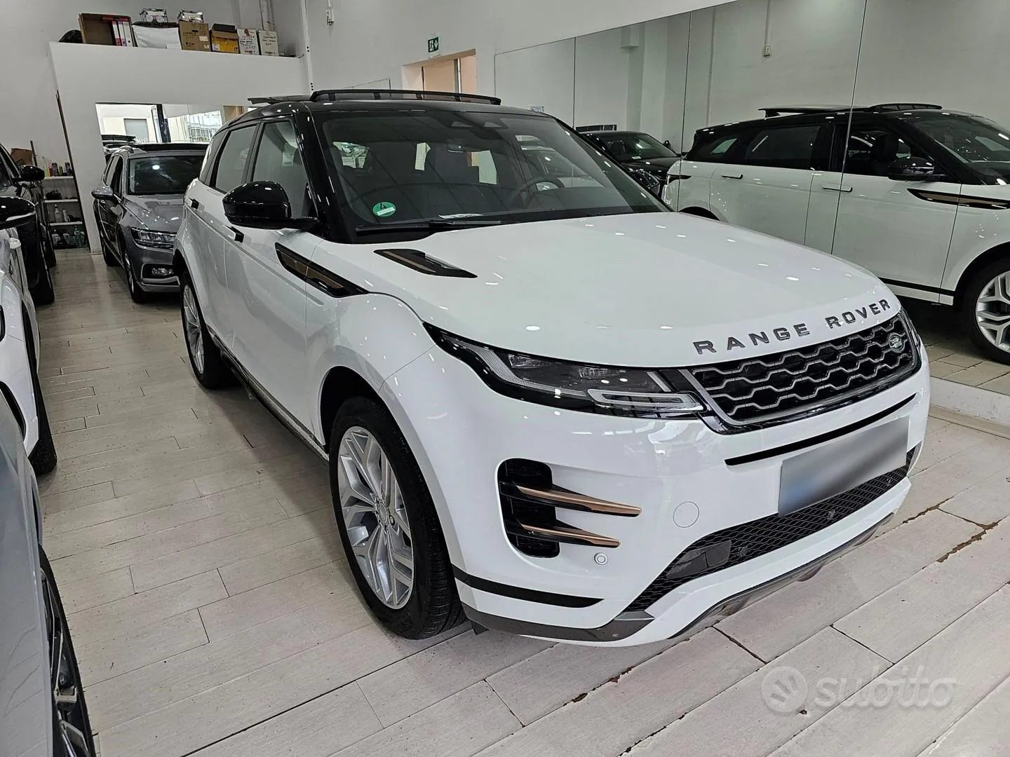 Land Rover Range Rover Evoque 2023 photo 2