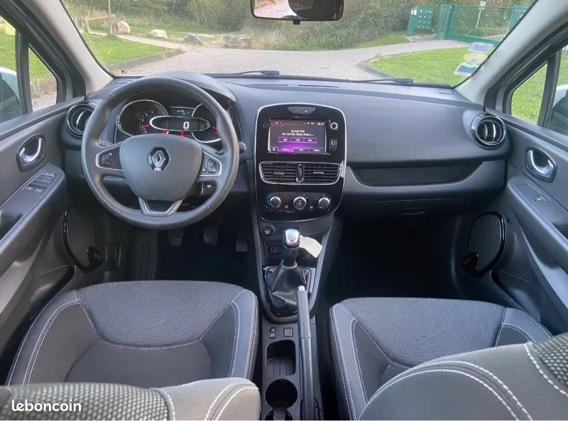 Renault Clio 2018 photo 2