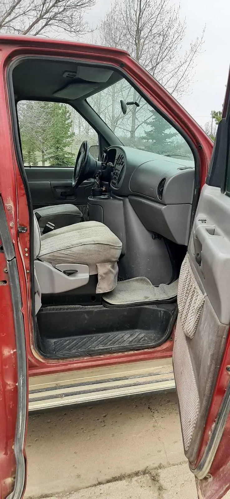 Ford E-150 2000 photo 2