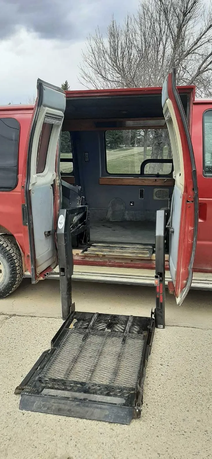 Ford E-150 2000 photo 4
