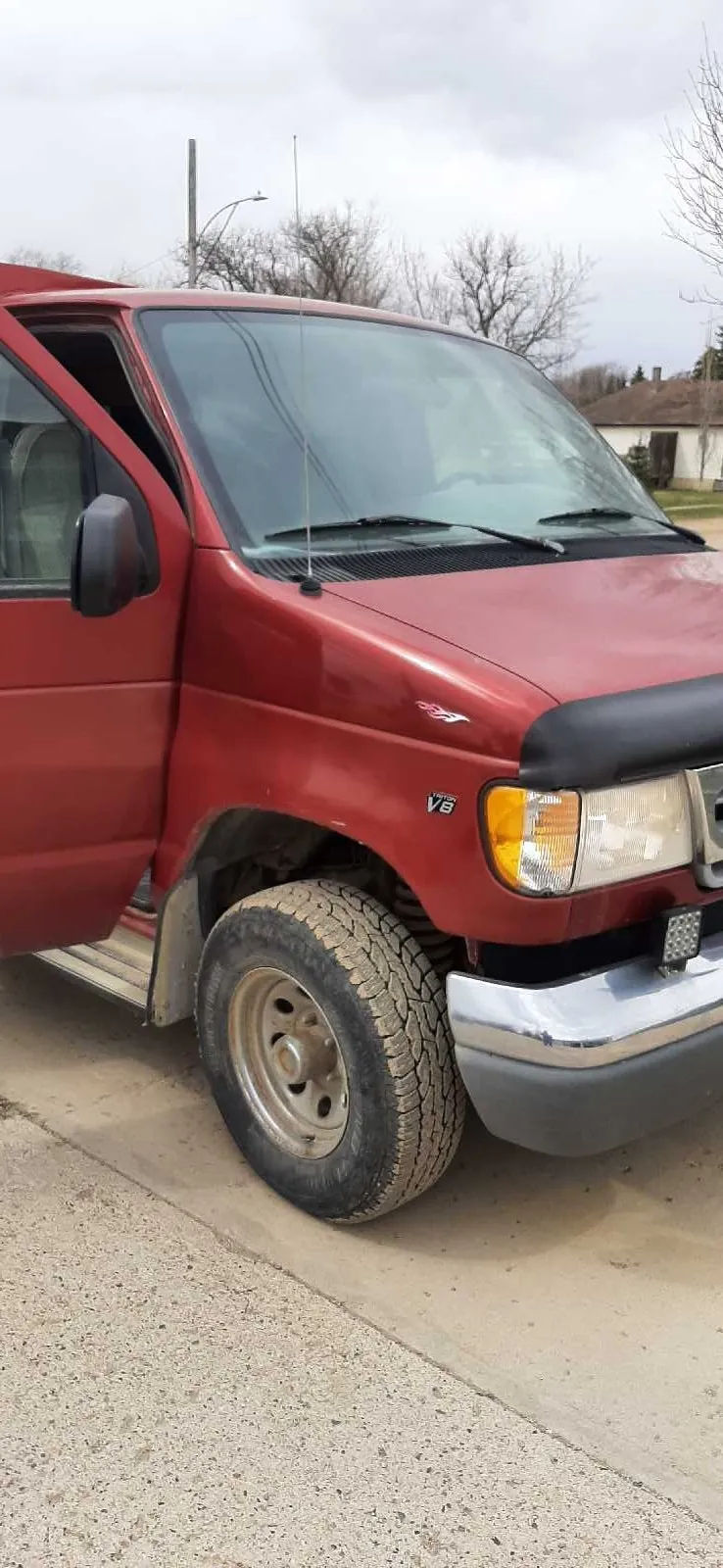 Ford E-150 2000 photo 3