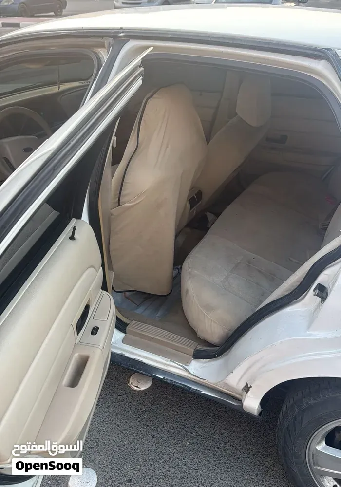 Ford Crown Victoria 2008 photo 4