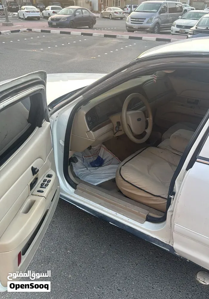 Ford Crown Victoria 2008 photo 3