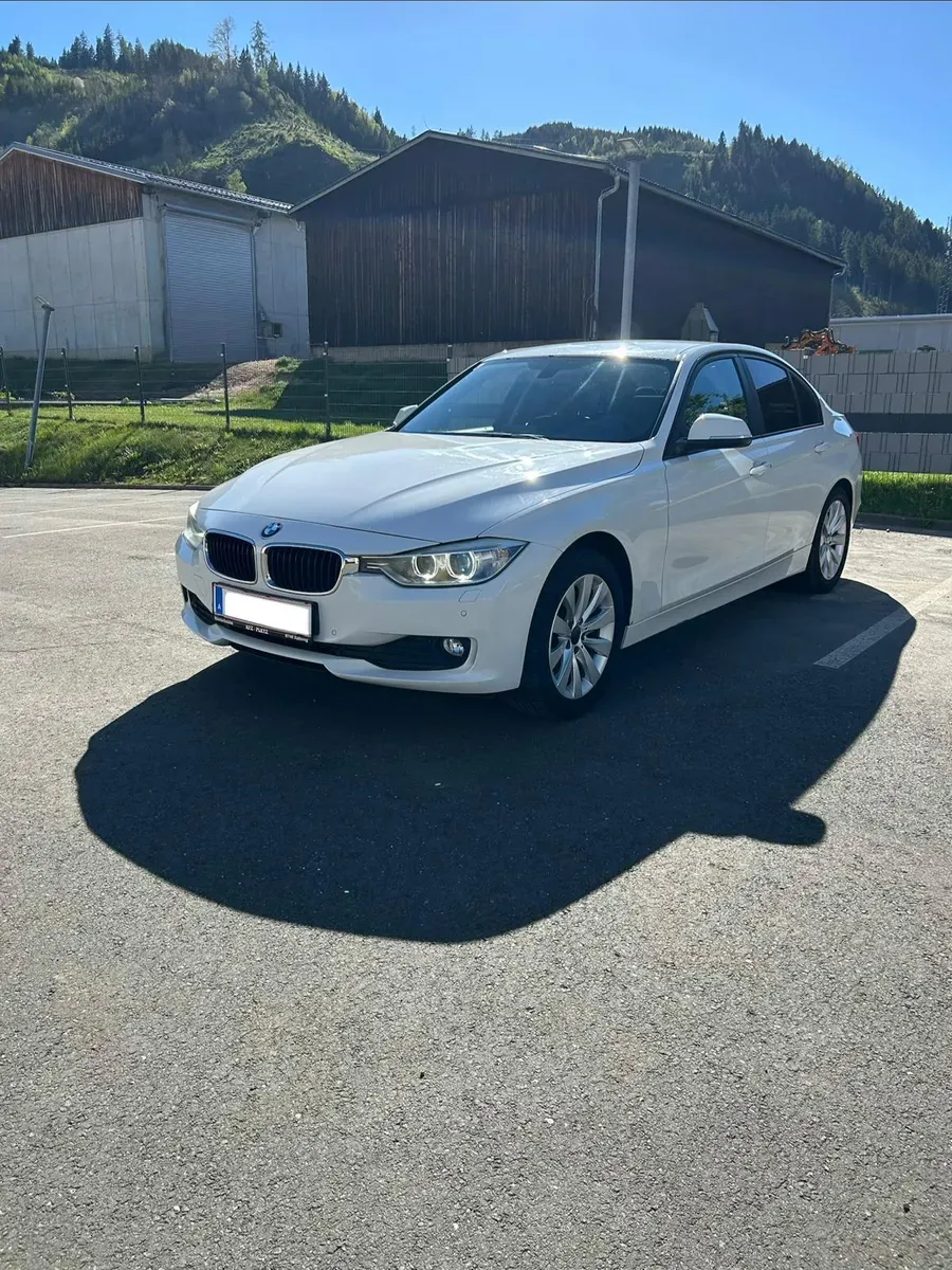 BMW 3 Series 2012 photo 2