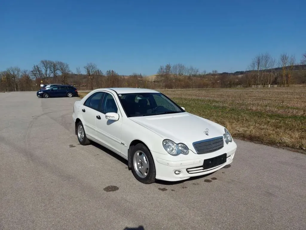 Mercedes-Benz C-Class 2003 photo 2