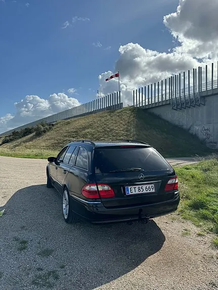 Mercedes-Benz E320 2003 photo 3