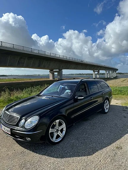 Mercedes-Benz E320 2003 photo 2