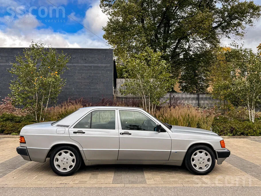 Mercedes-Benz 190 1993 photo 3