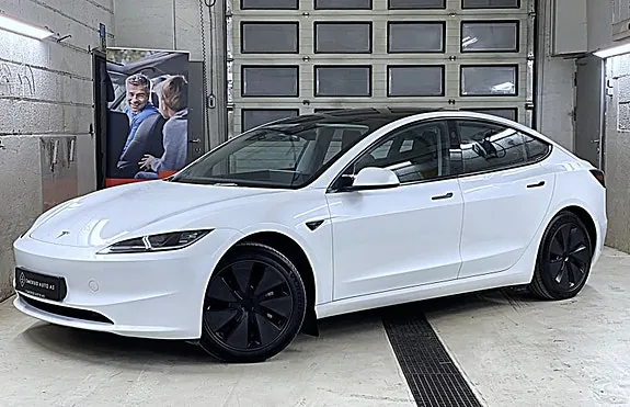 Tesla Model 3 2024 photo 3