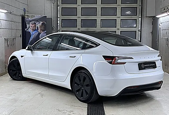 Tesla Model 3 2024 photo 5