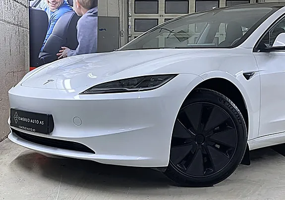 Tesla Model 3 2024 photo 4