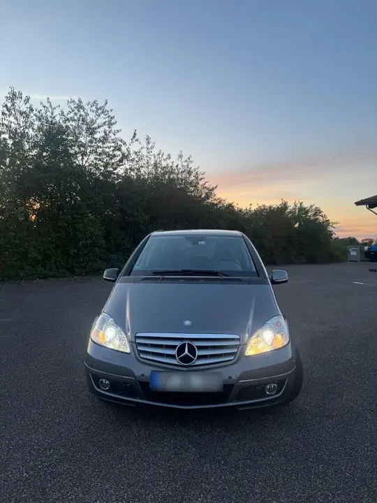 Mercedes-Benz A200