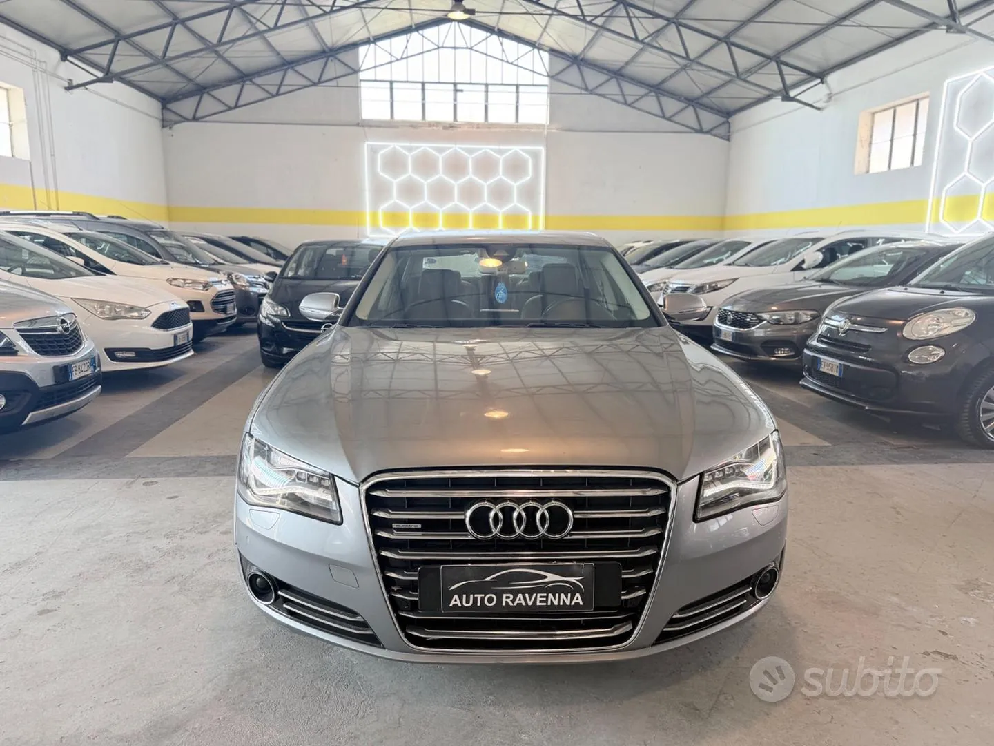 Audi A8 2011 photo 3