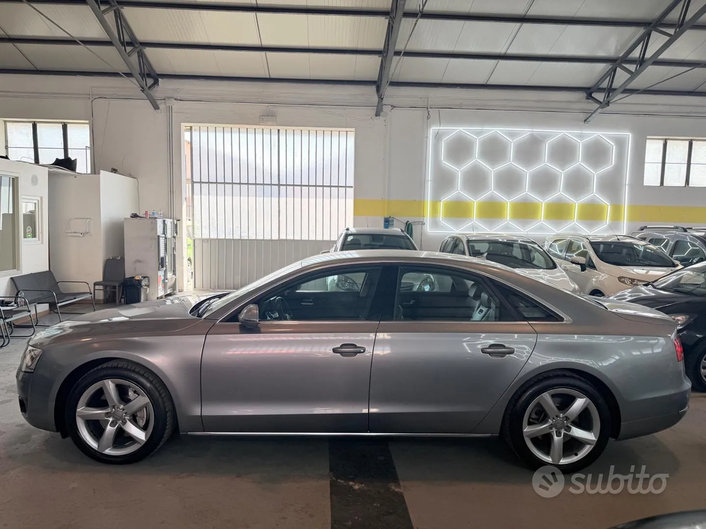 Audi A8 2011 photo 5