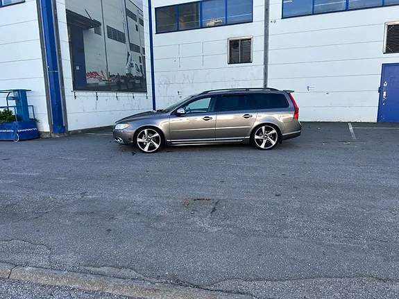 Volvo V70 2009 photo 2
