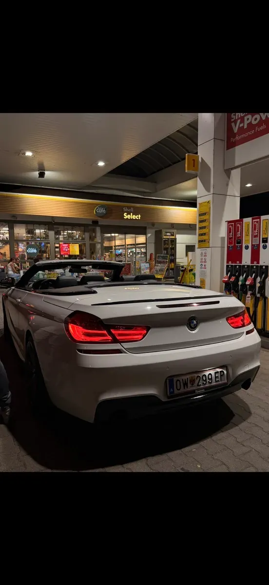 BMW 6 Series 2012 photo 2