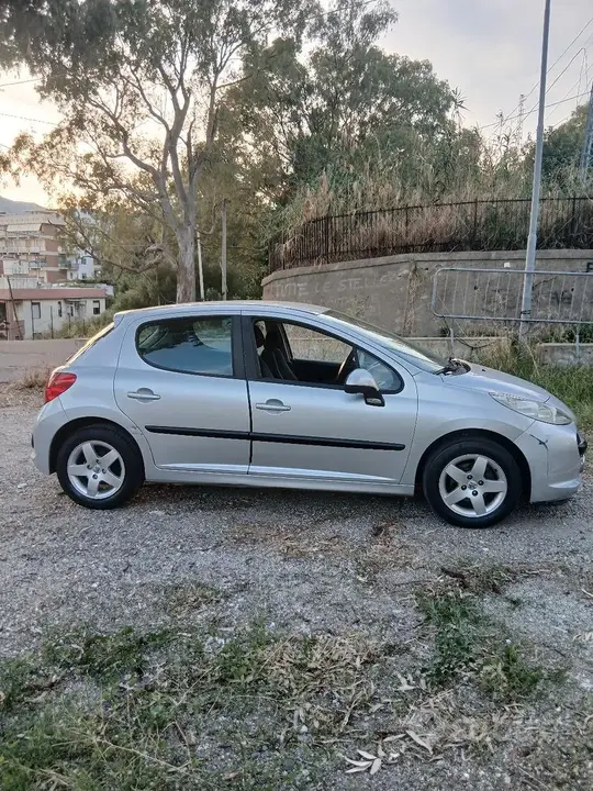 Peugeot 207 2009 photo 2