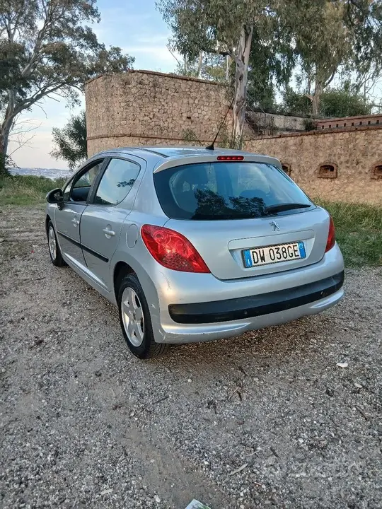 Peugeot 207 2009 photo 4
