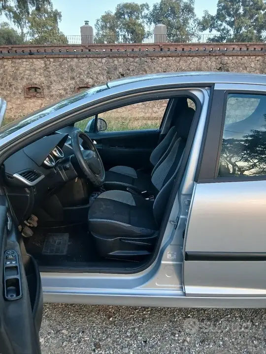 Peugeot 207 2009 photo 5