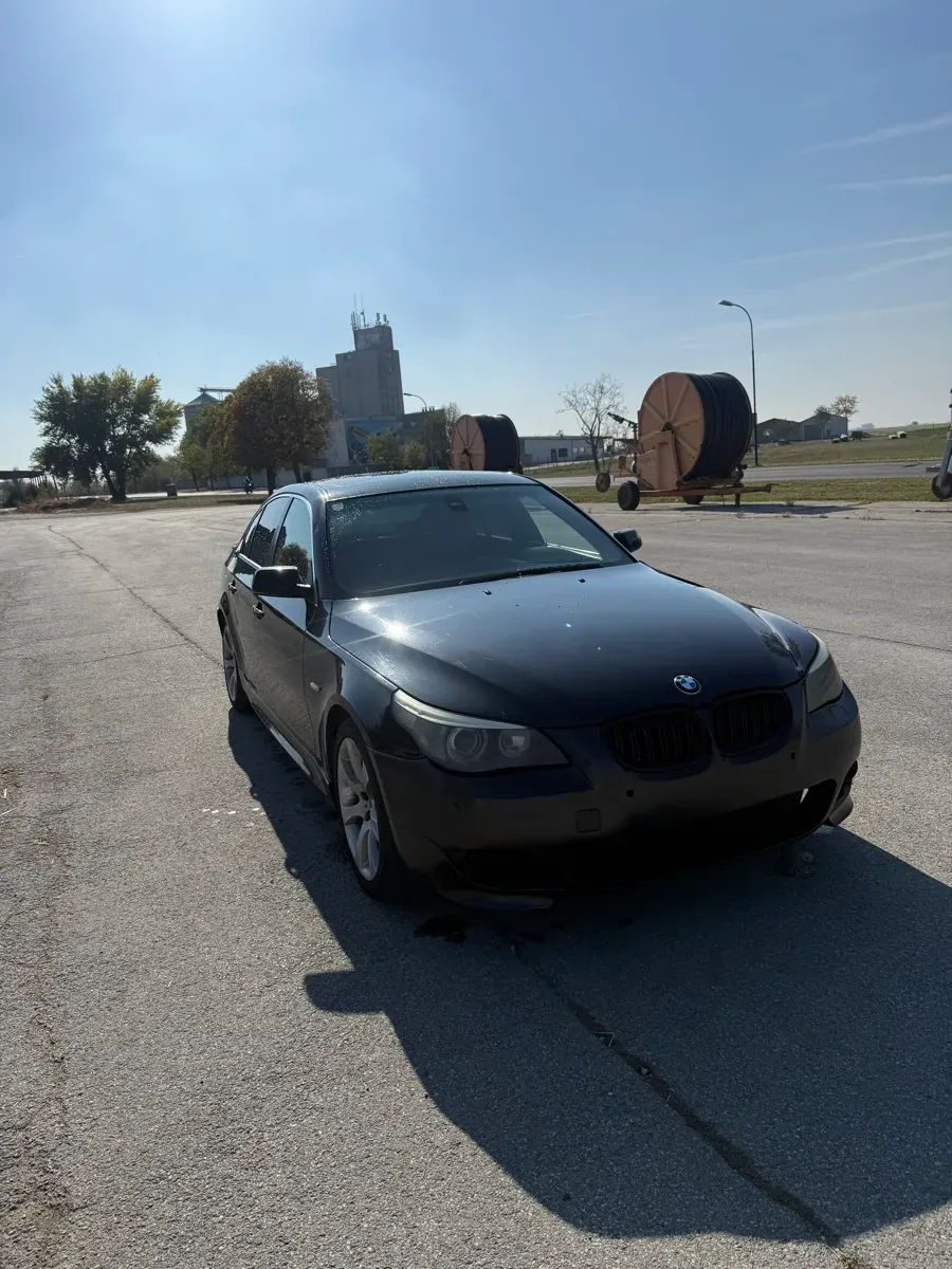 BMW 5 Series 2004 photo 2