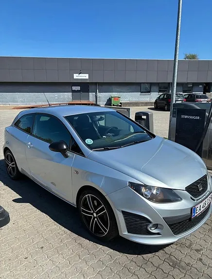 Seat Ibiza 2010 photo 2