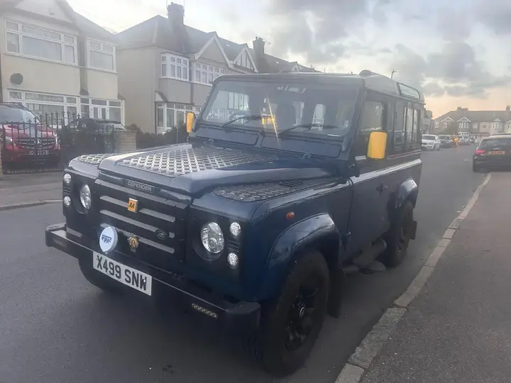 Land Rover Defender 90 2000 photo 3