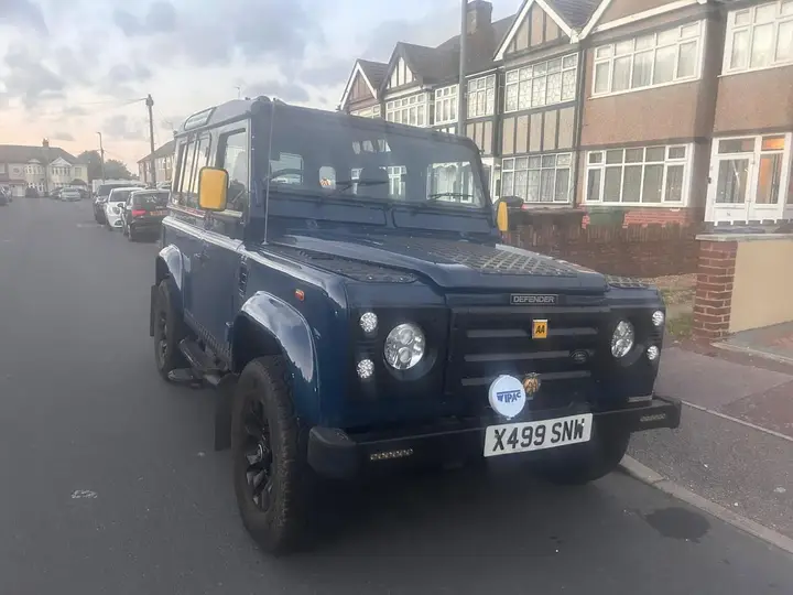 Land Rover Defender 90