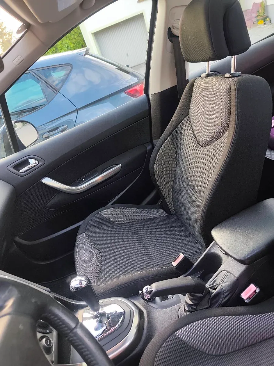 Peugeot 308 2010 photo 3