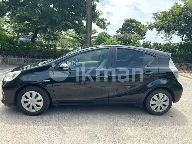 Toyota Aqua 2014 photo 2