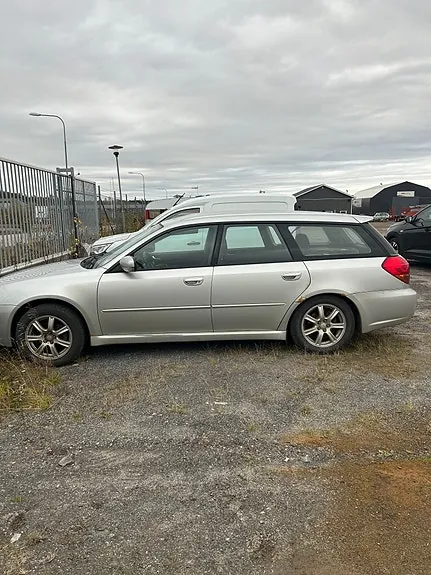 Subaru Legacy 2004 photo 3