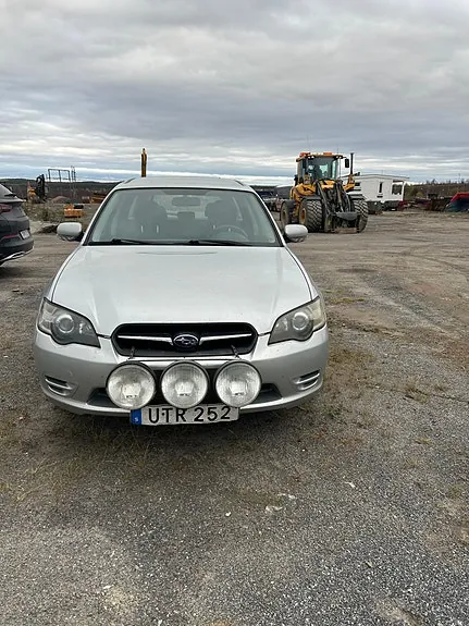 Subaru Legacy 2004 photo 4